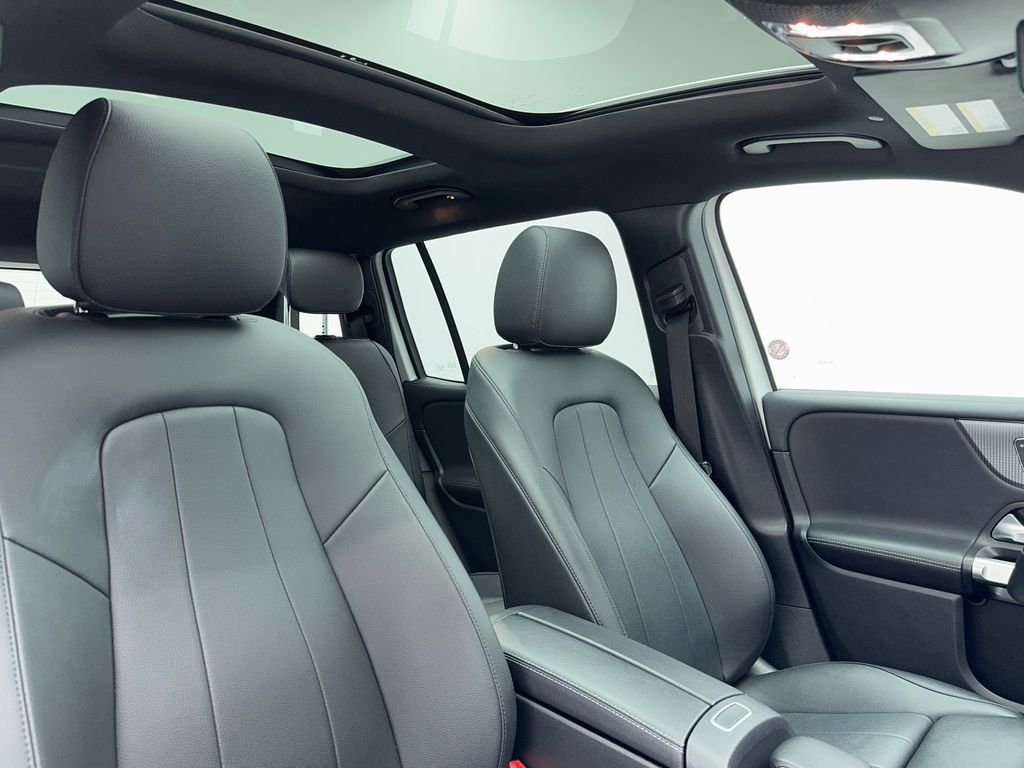 Used 2023 Mercedes-Benz GLB 250 4MATIC w/ Premium Package image 48
