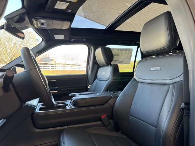 New 2026 Ford Expedition Platinum image 4