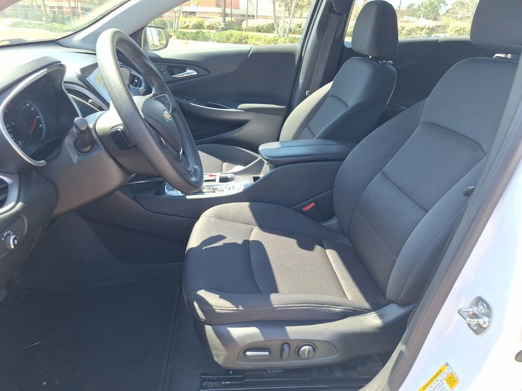 Used 2025 Chevrolet Malibu LT image 13