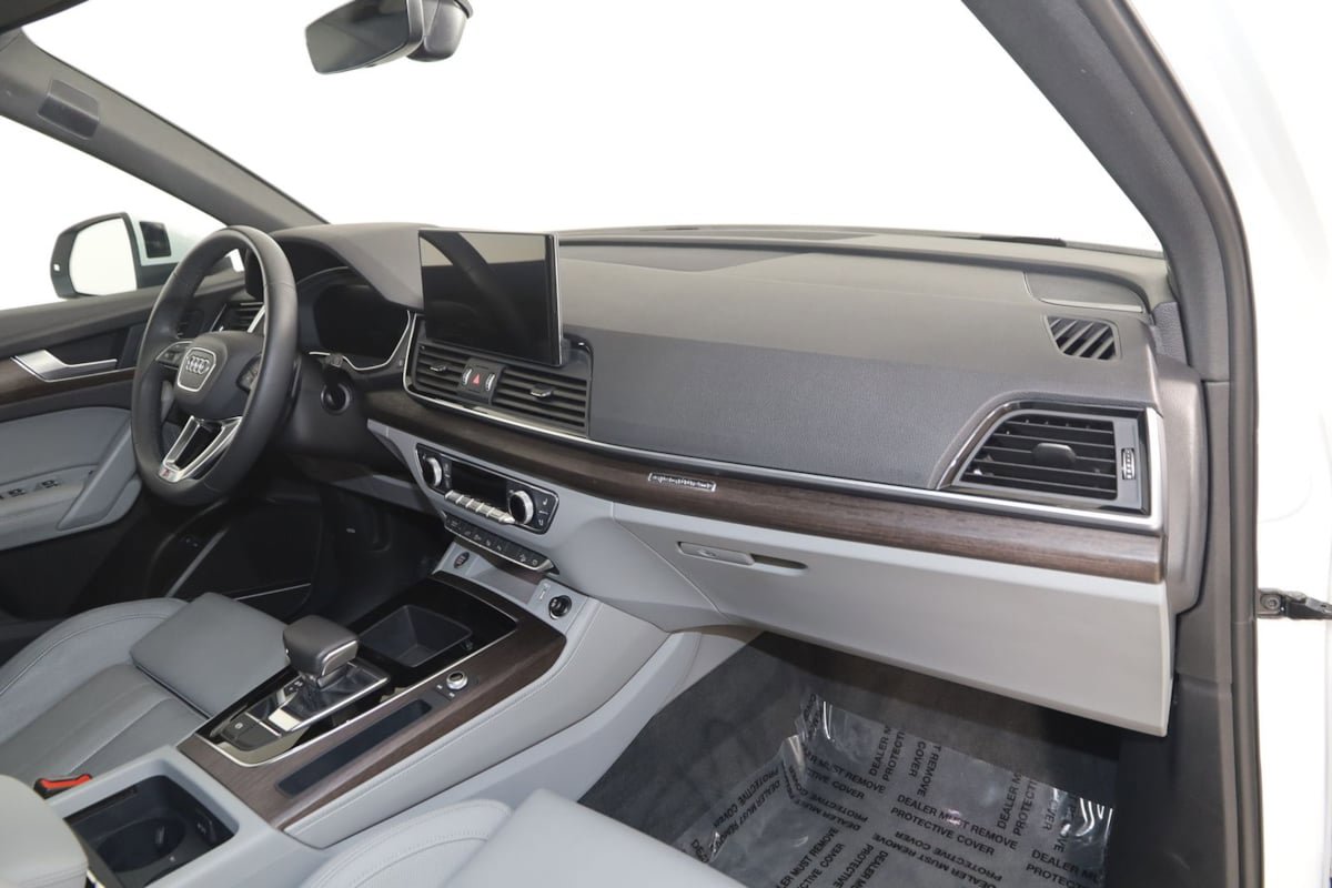 Used 2024 Audi Q5 e Prestige AWD/4WD image 45