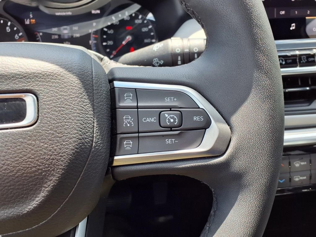 Used 2025 Jeep Compass Limited AWD/4WD image 13