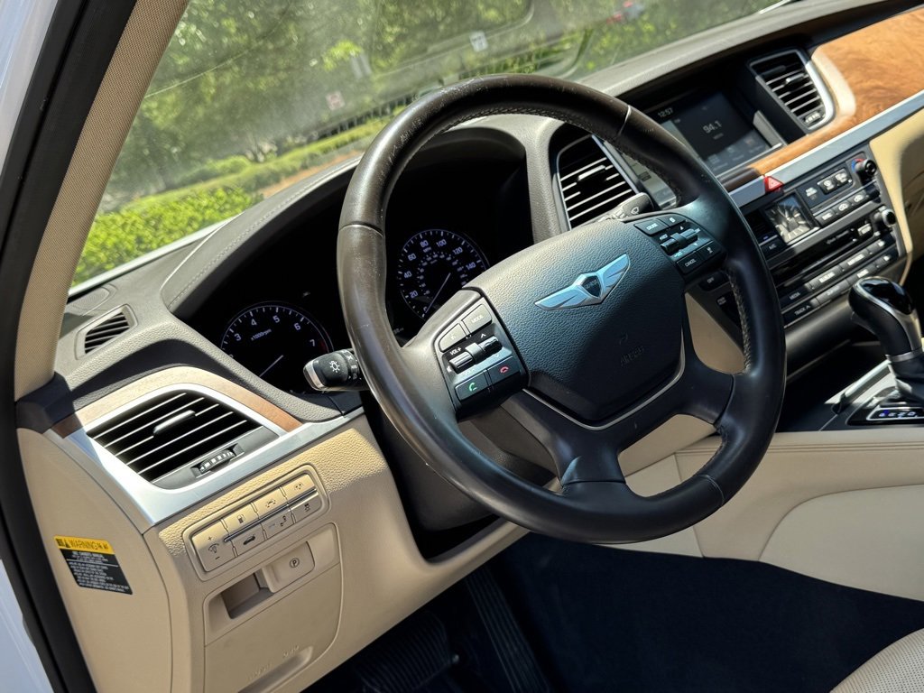 Used 2015 Hyundai Genesis 5.0 image 4
