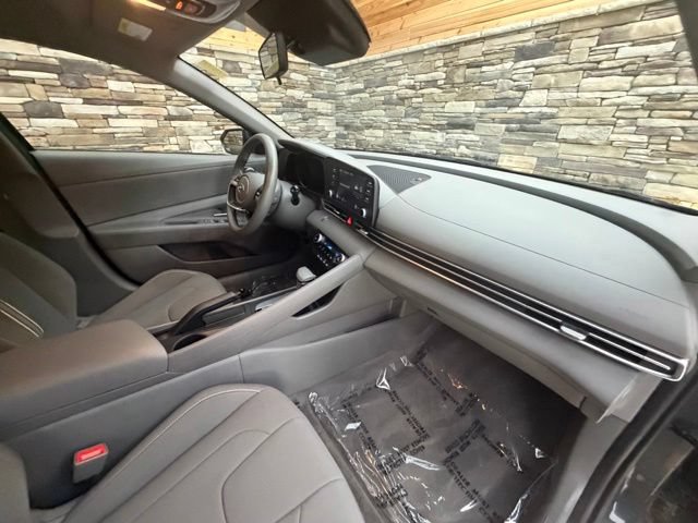 Used 2023 Hyundai Elantra SEL w/ Preferred Accessory Package FWD image 15