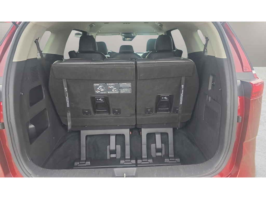Used 2023 Kia Carnival LX FWD image 9
