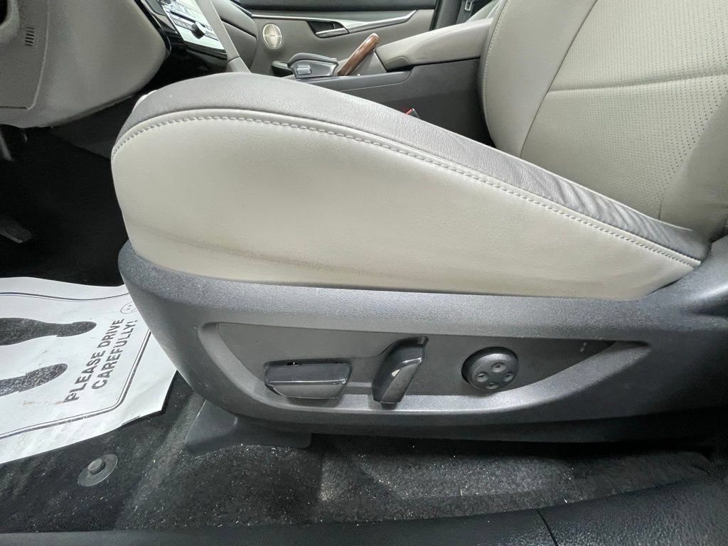 Used 2023 INFINITI QX50 Luxe AWD/4WD image 16