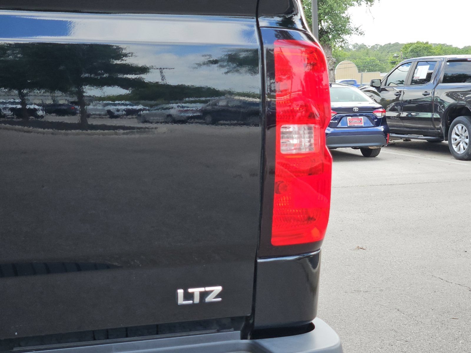Used 2015 Chevrolet Silverado 2500 LTZ w/ Duramax Plus Package AWD/4WD image 22