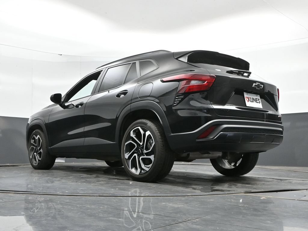 Used 2025 Chevrolet Trax RS w/ Sunroof Package FWD image 46