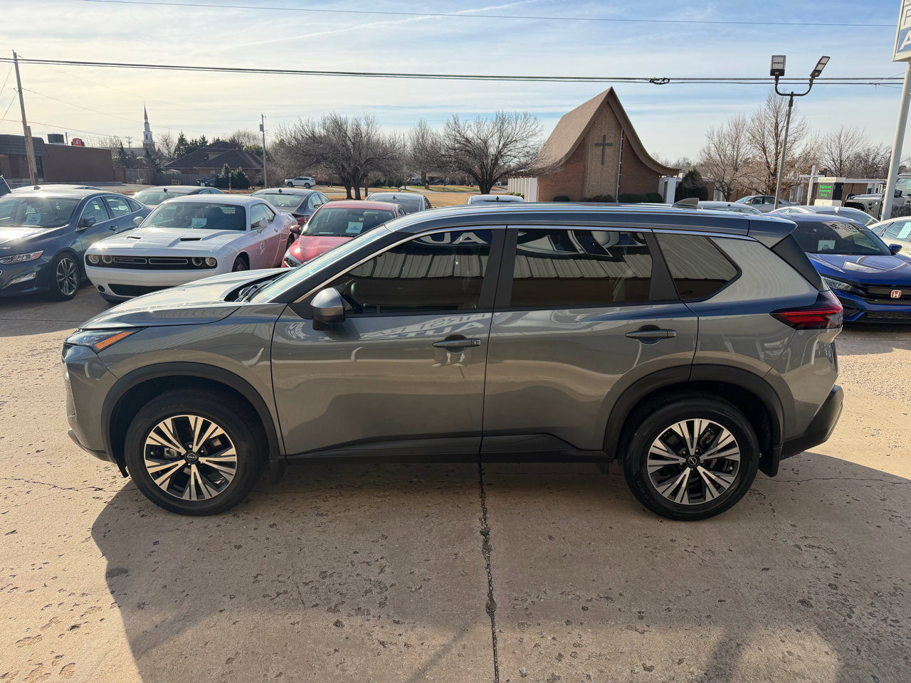 Used 2023 Nissan Rogue SV image 4