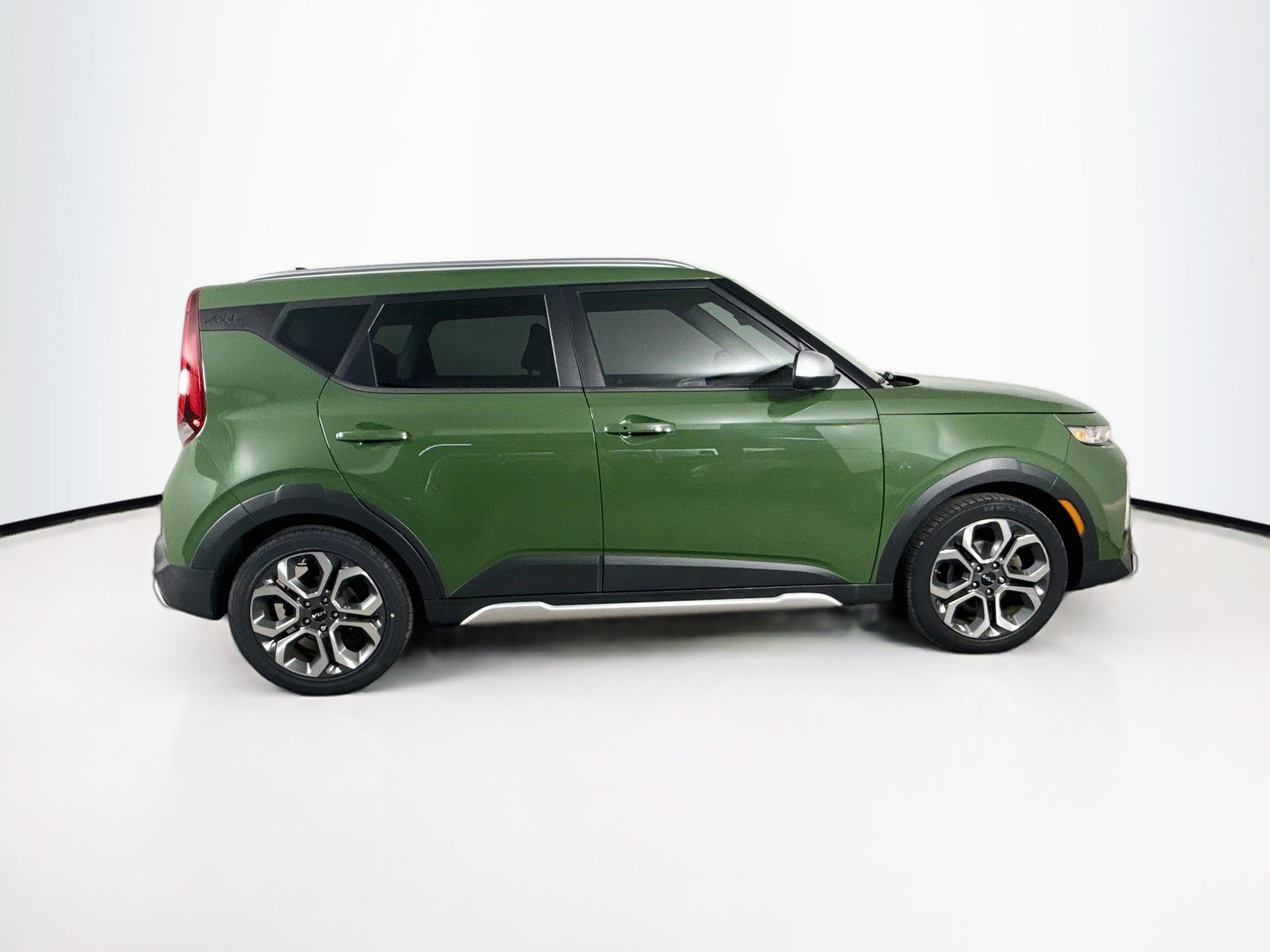 Used 2022 Kia Soul X-Line FWD image 2