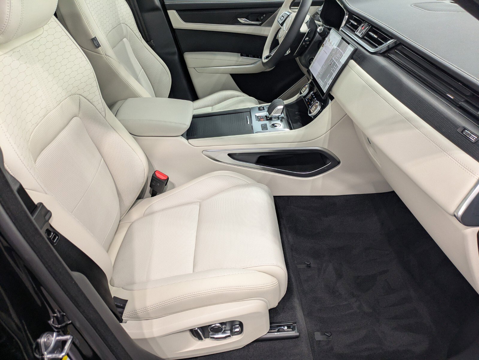 New 2026 Jaguar F-PACE R-Dynamic S image 24
