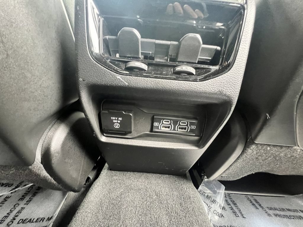 Used 2022 Jeep Grand Cherokee Altitude AWD/4WD image 32