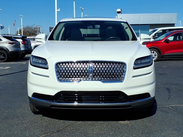 Used 2023 Lincoln Nautilus Reserve w/ Luxury Package AWD/4WD image 2