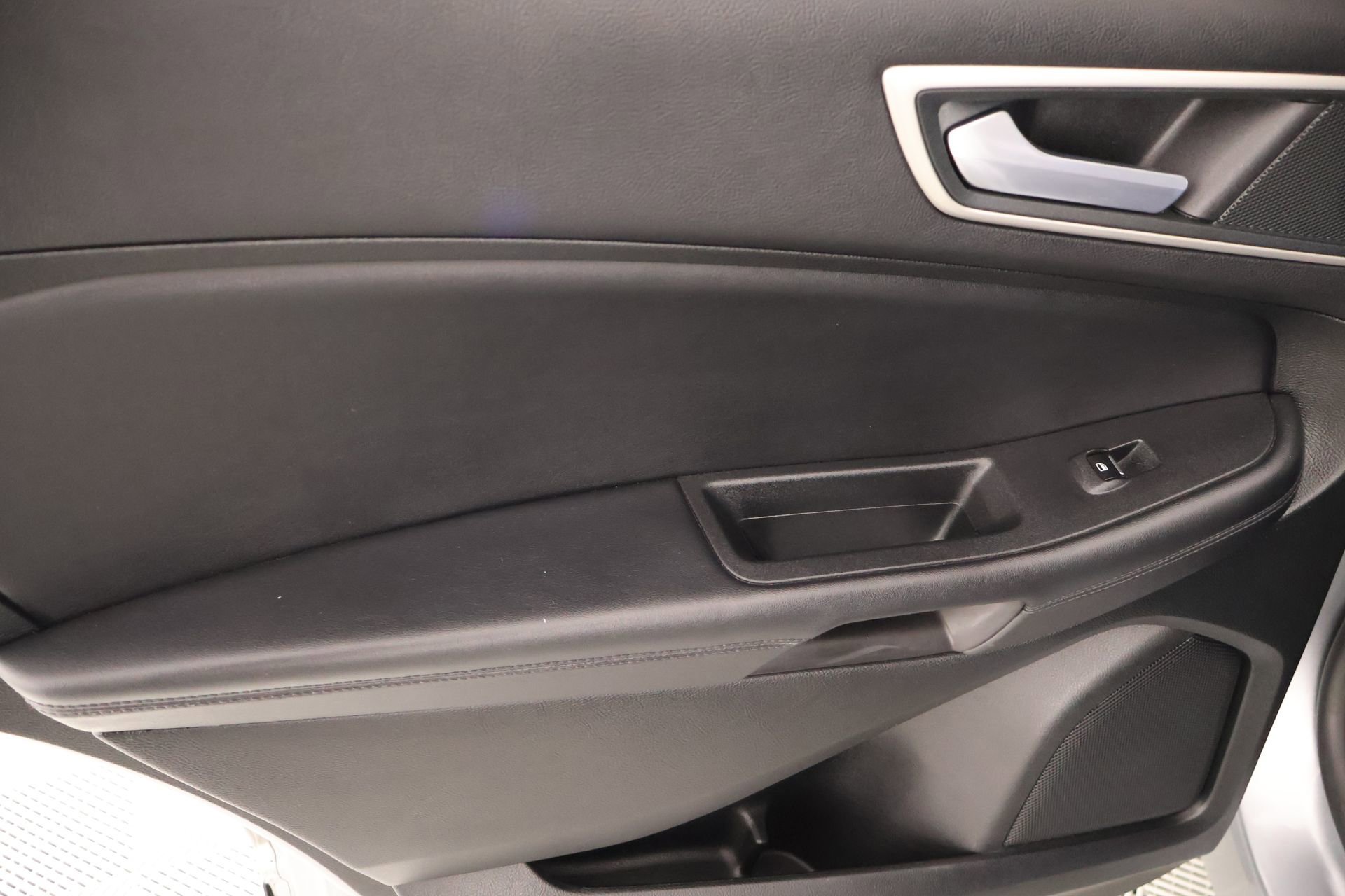 Used 2024 Ford Edge SEL image 16