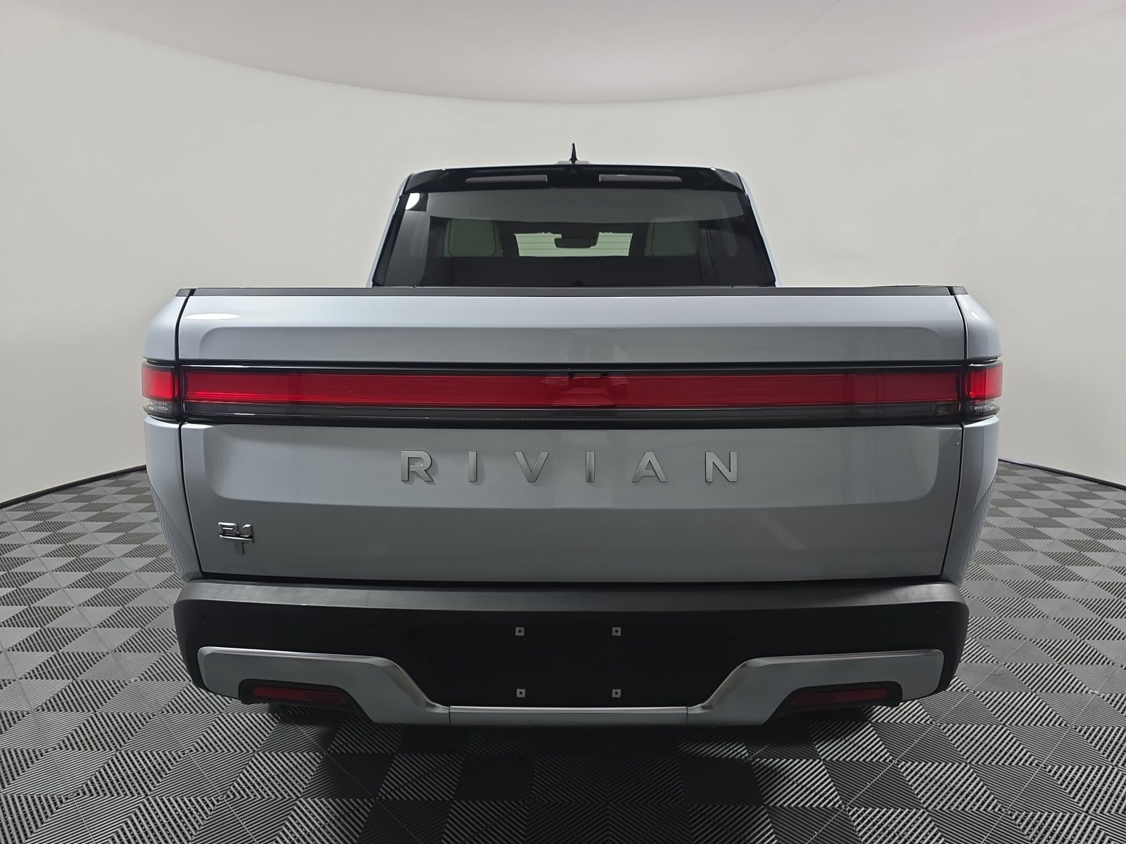 Used 2024 Rivian R1T Adventure Dual AWD/4WD image 4