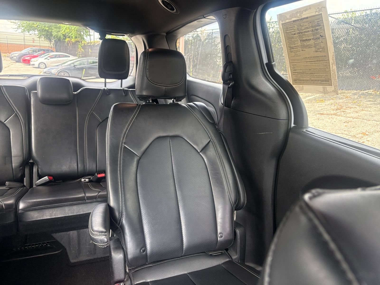 Used 2025 Chrysler Pacifica Select FWD image 32