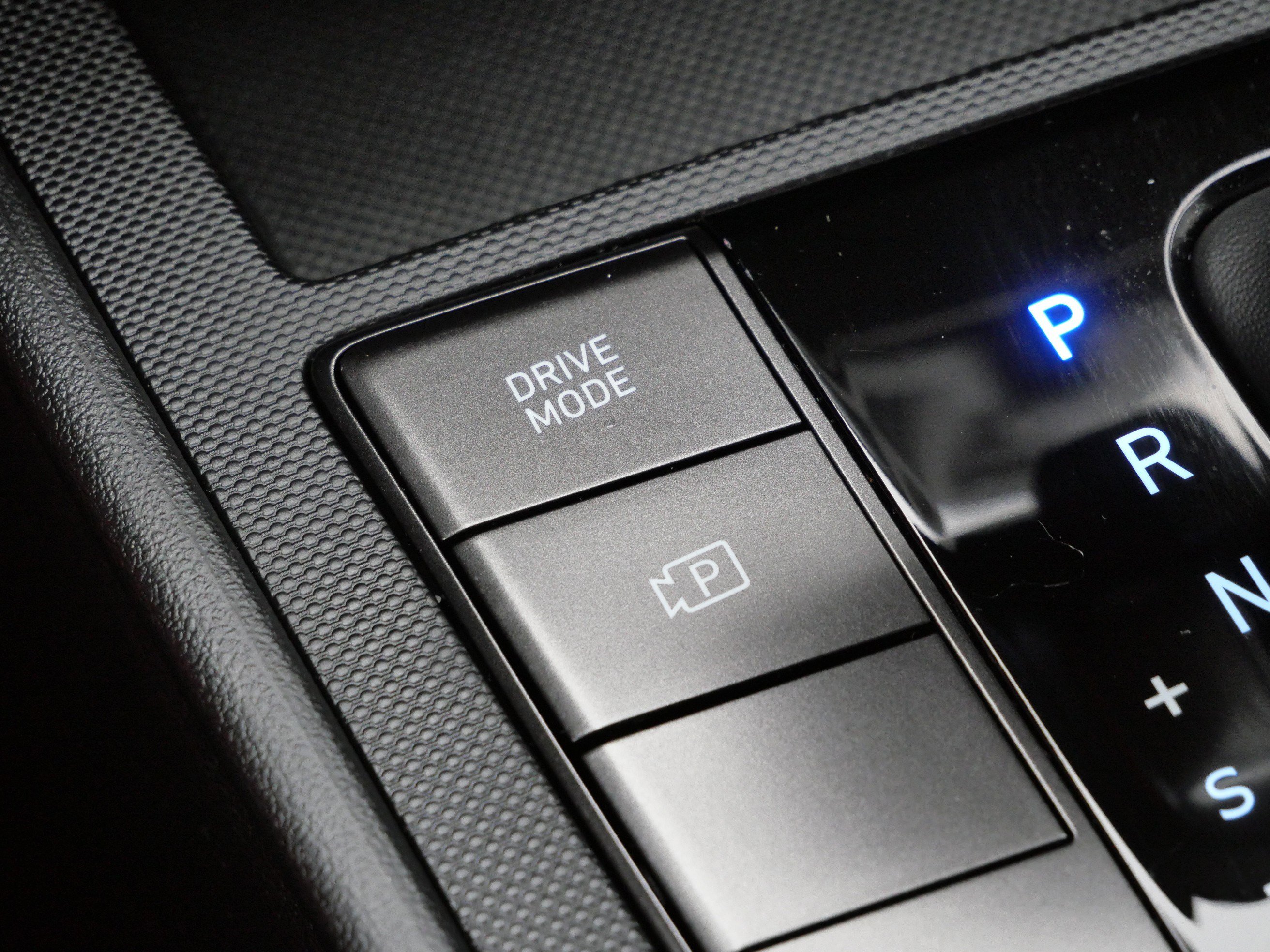 Certified 2025 Hyundai Elantra Sport image 27