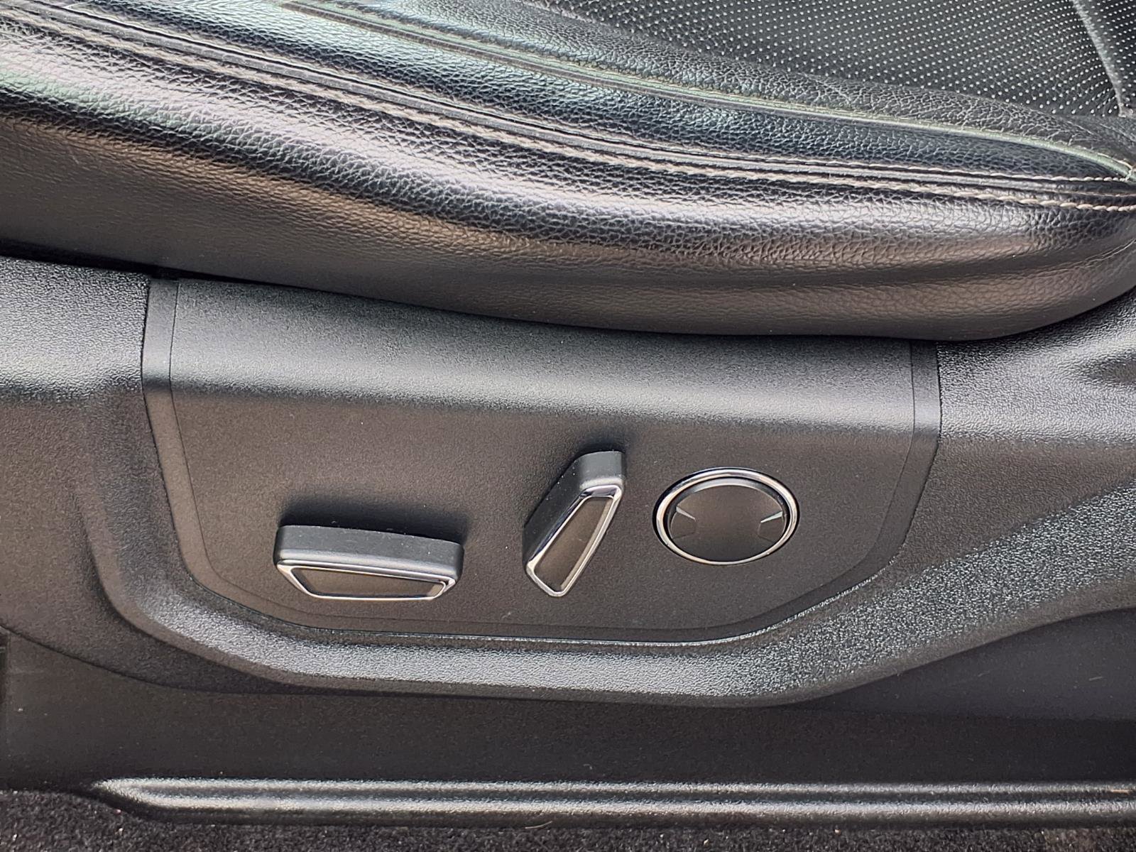 Used 2016 Ford F150 Lariat w/ Equipment Group 502A Luxury image 4