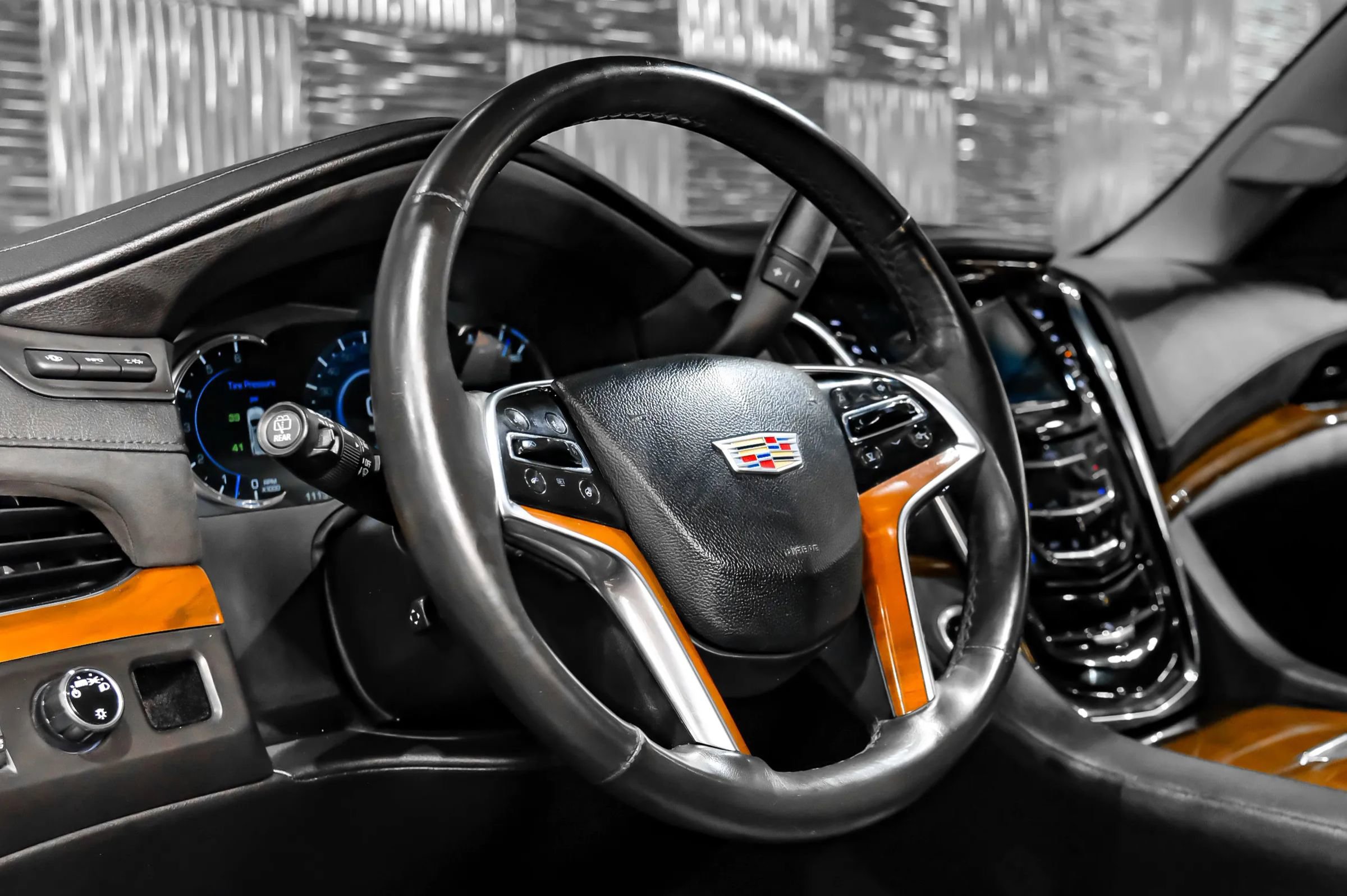 Used 2017 Cadillac Escalade ESV Luxury RWD image 22