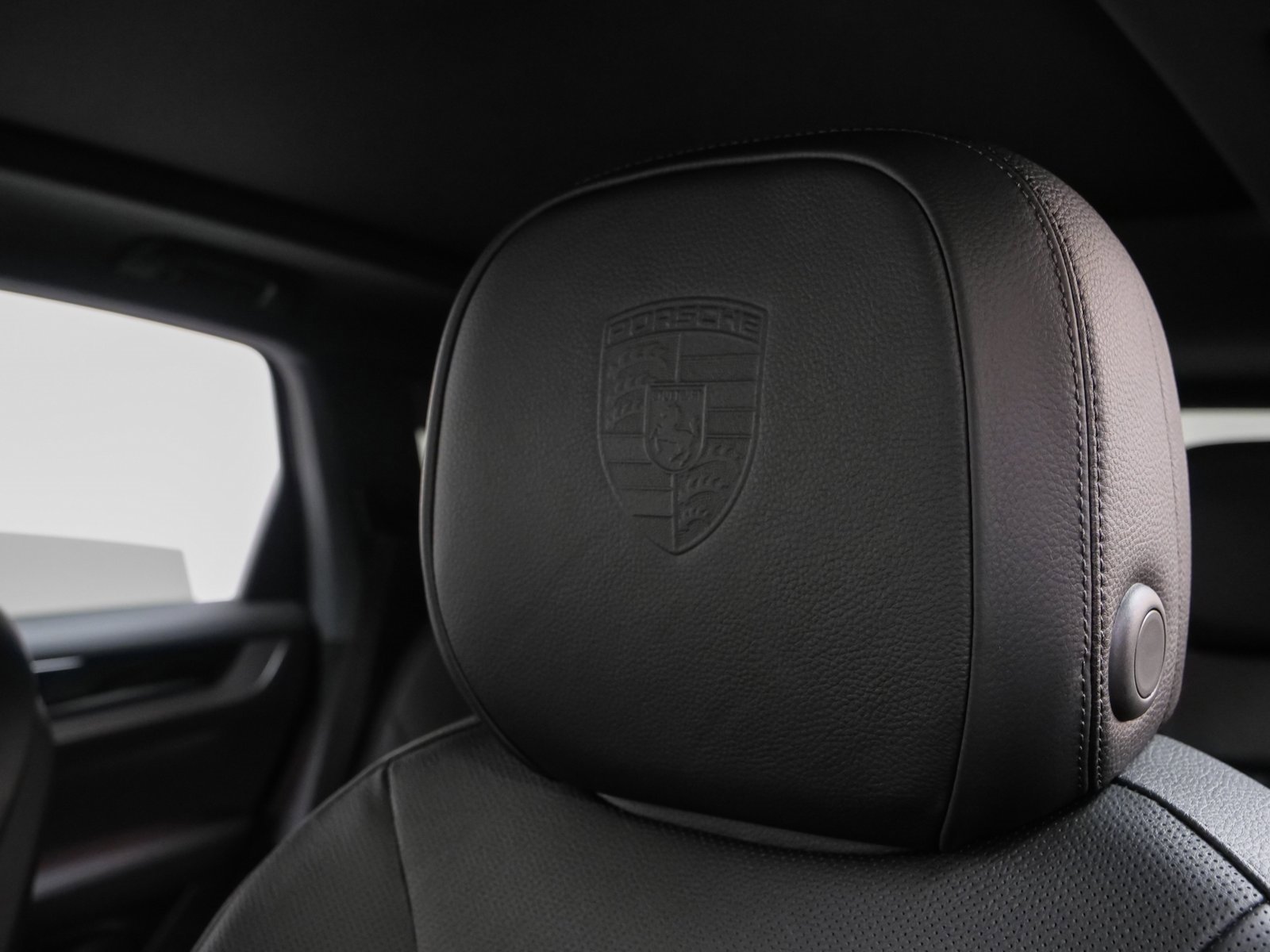 Used 2024 Porsche Cayenne image 44