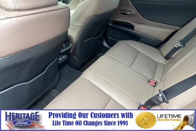 Used 2025 Lexus ES 300h w/ Premium Package image 12