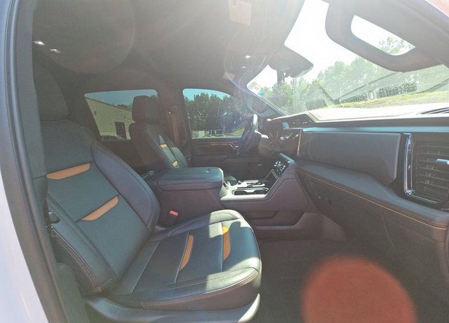 Used 2024 GMC Sierra 2500 AT4 w/ Technology Package AWD/4WD image 14