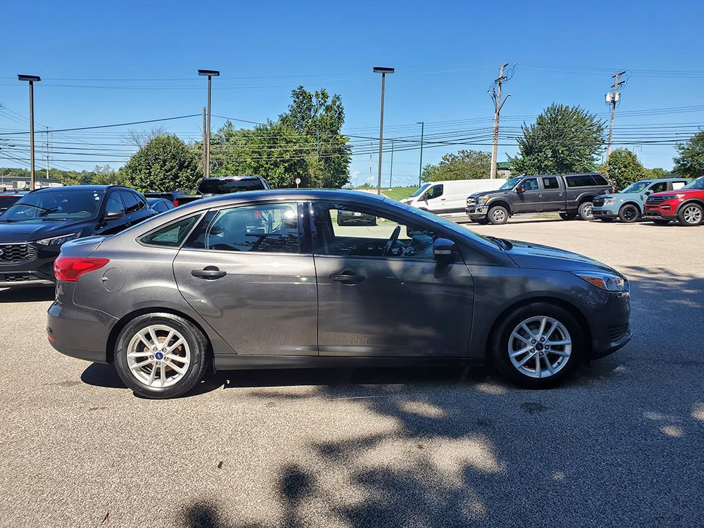 Used 2015 Ford Focus SE w/ SE Cold Weather Package FWD image 4