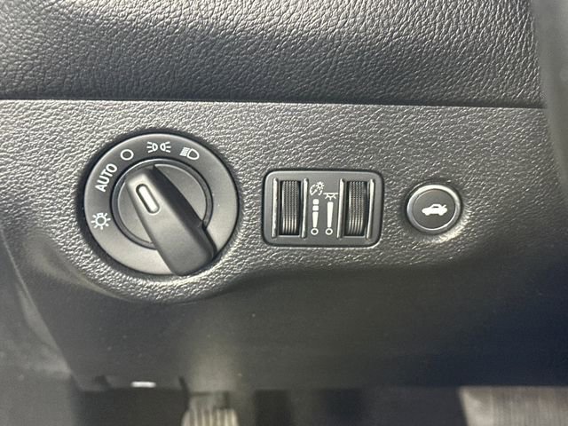 Used 2023 Dodge Challenger SXT image 19