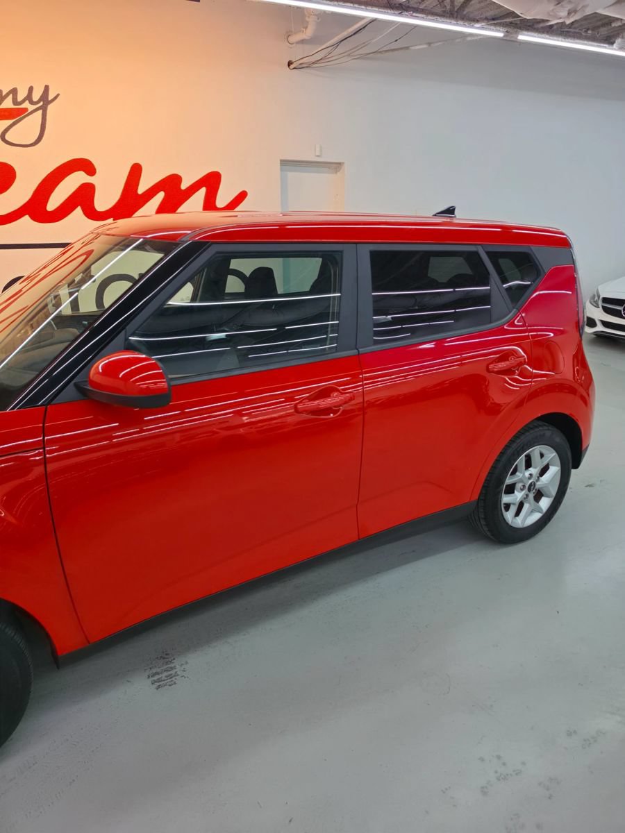 Used 2024 Kia Soul LX w/ LX Technology Package FWD image 3