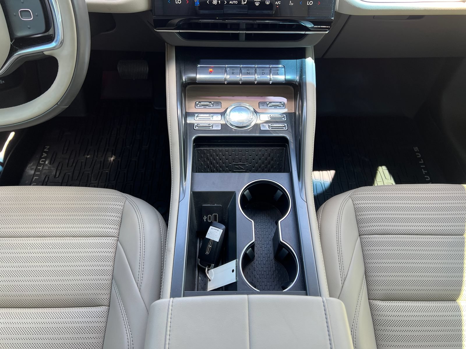 Used 2024 Lincoln Nautilus Reserve AWD/4WD image 23