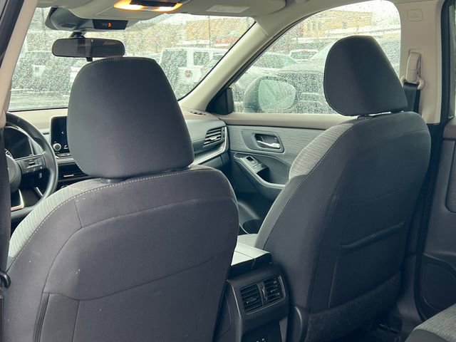 Used 2023 Nissan Rogue SV image 31