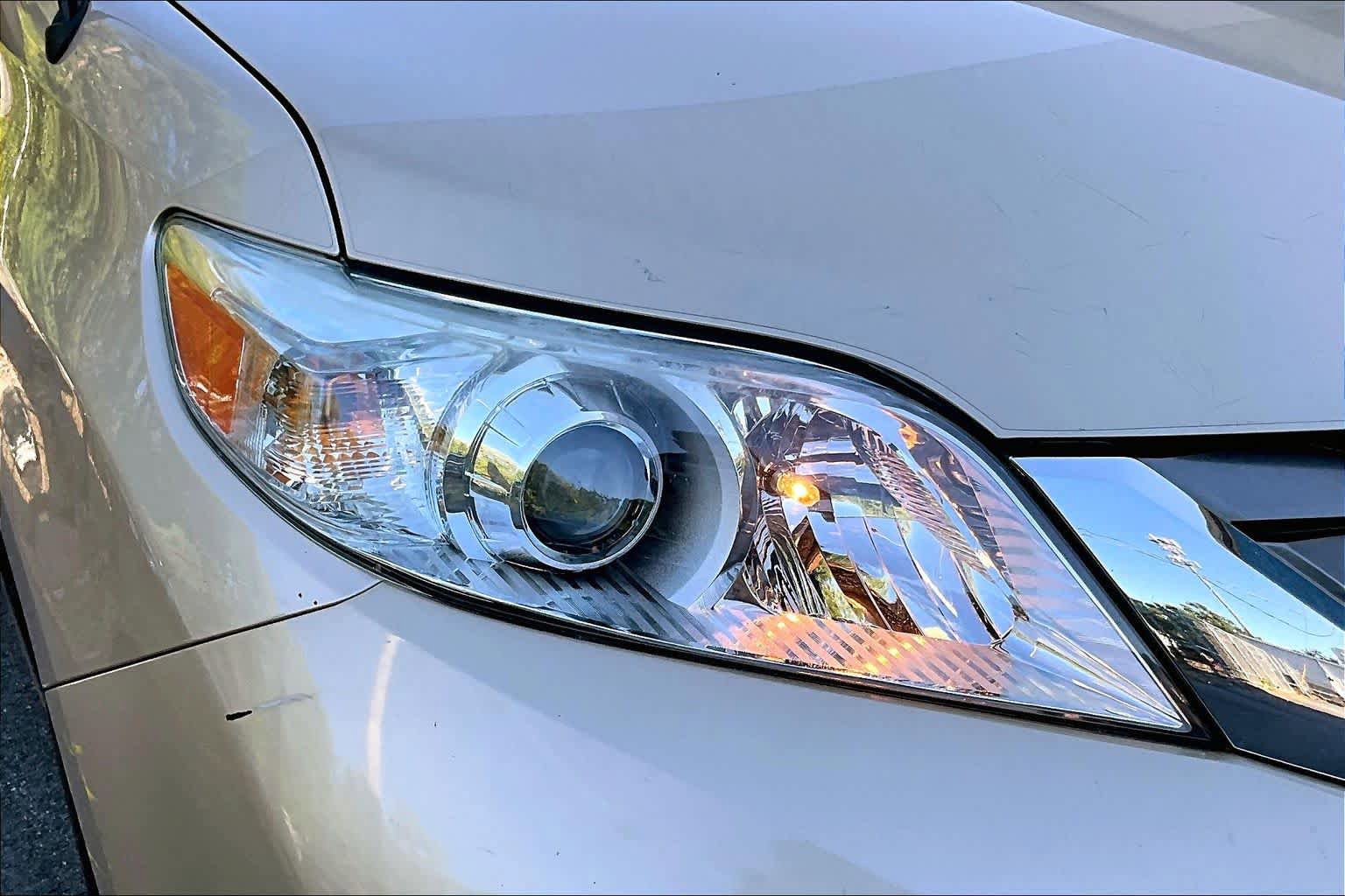 Used 2013 Toyota Sienna XLE FWD image 28