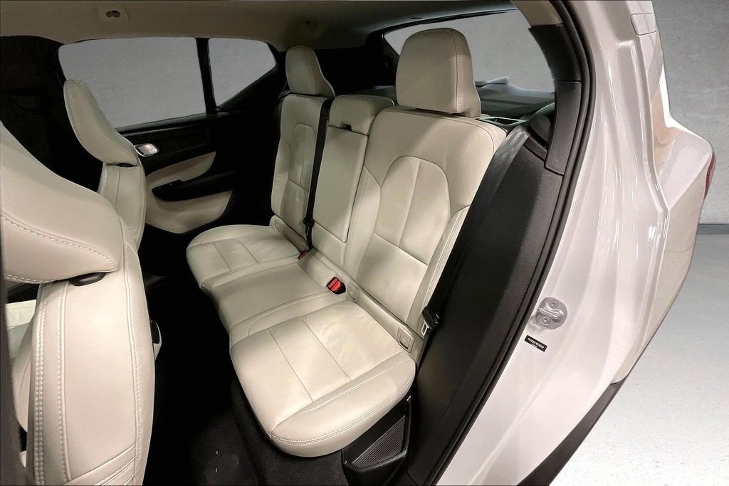 Used 2022 Volvo XC40 T5 Momentum w/ Climate Package AWD/4WD image 21