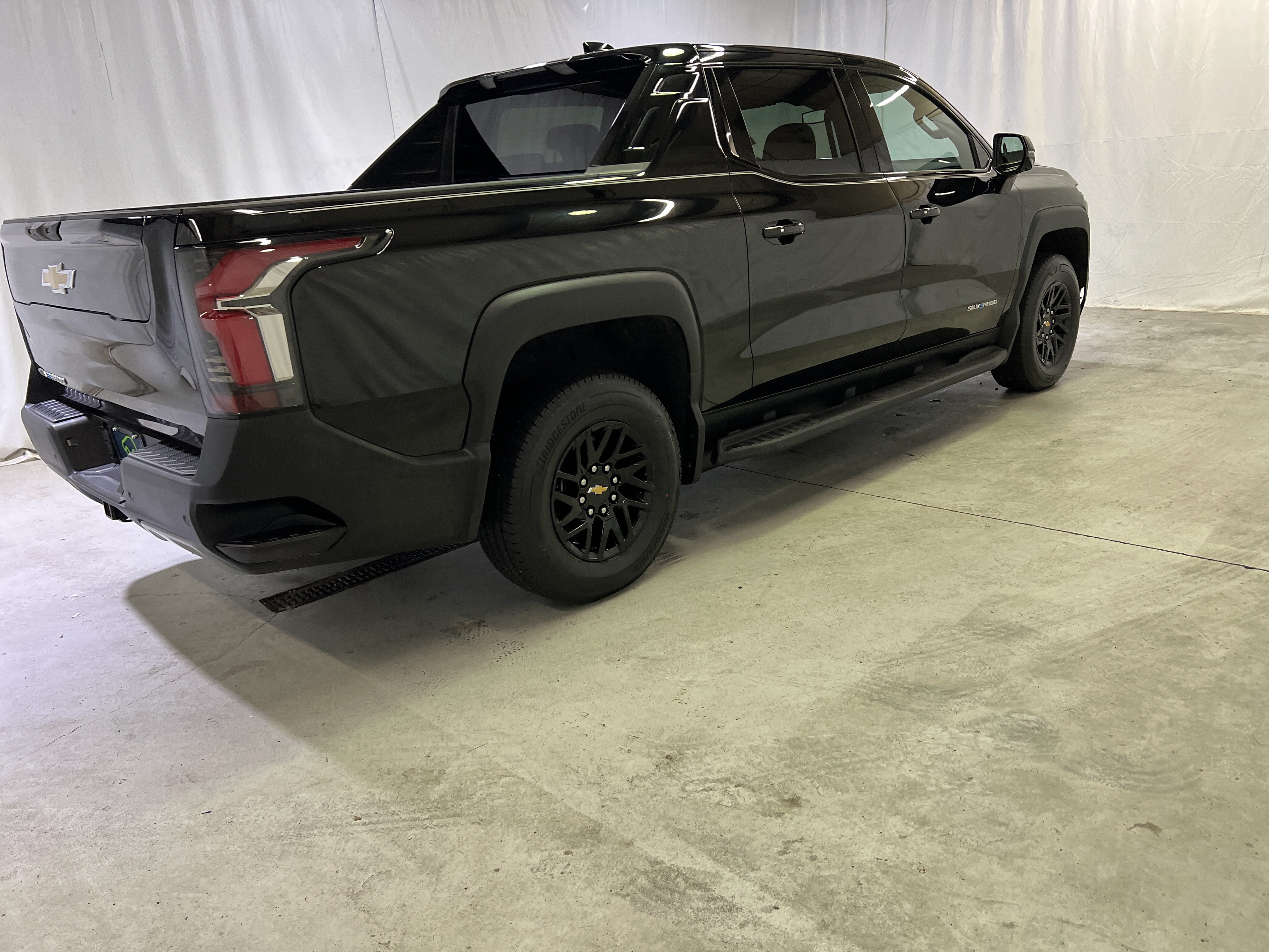 Certified 2025 Chevrolet Silverado EV LT AWD/4WD image 11