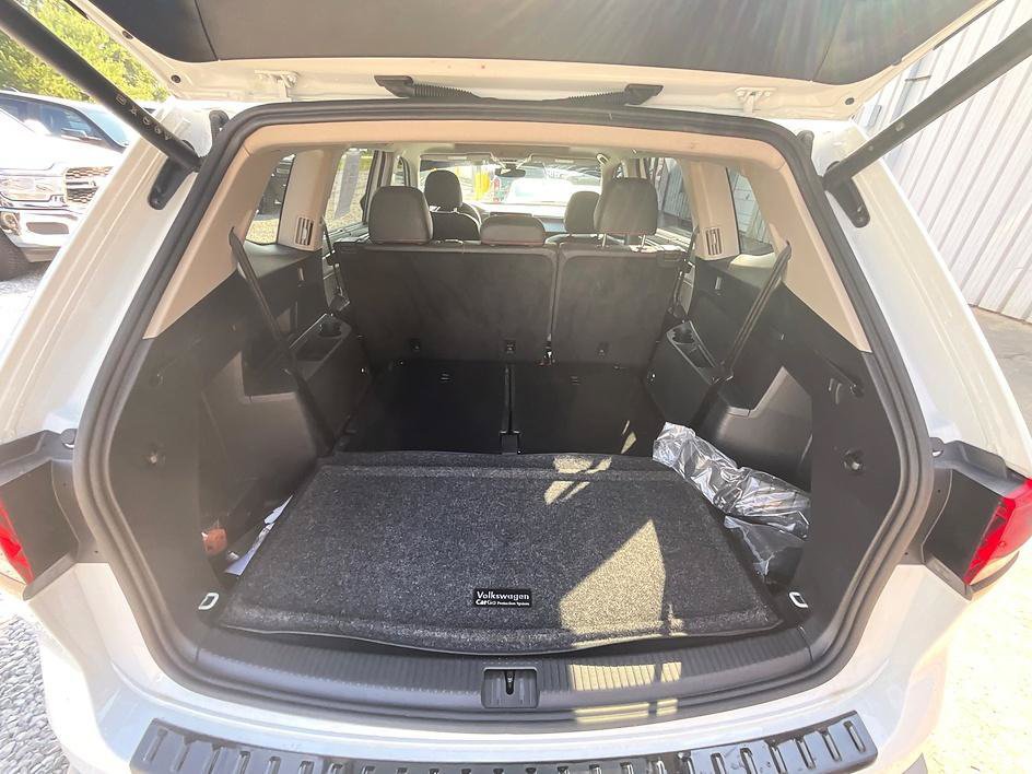 Used 2025 Volkswagen Atlas Peak Edition SE AWD/4WD image 9