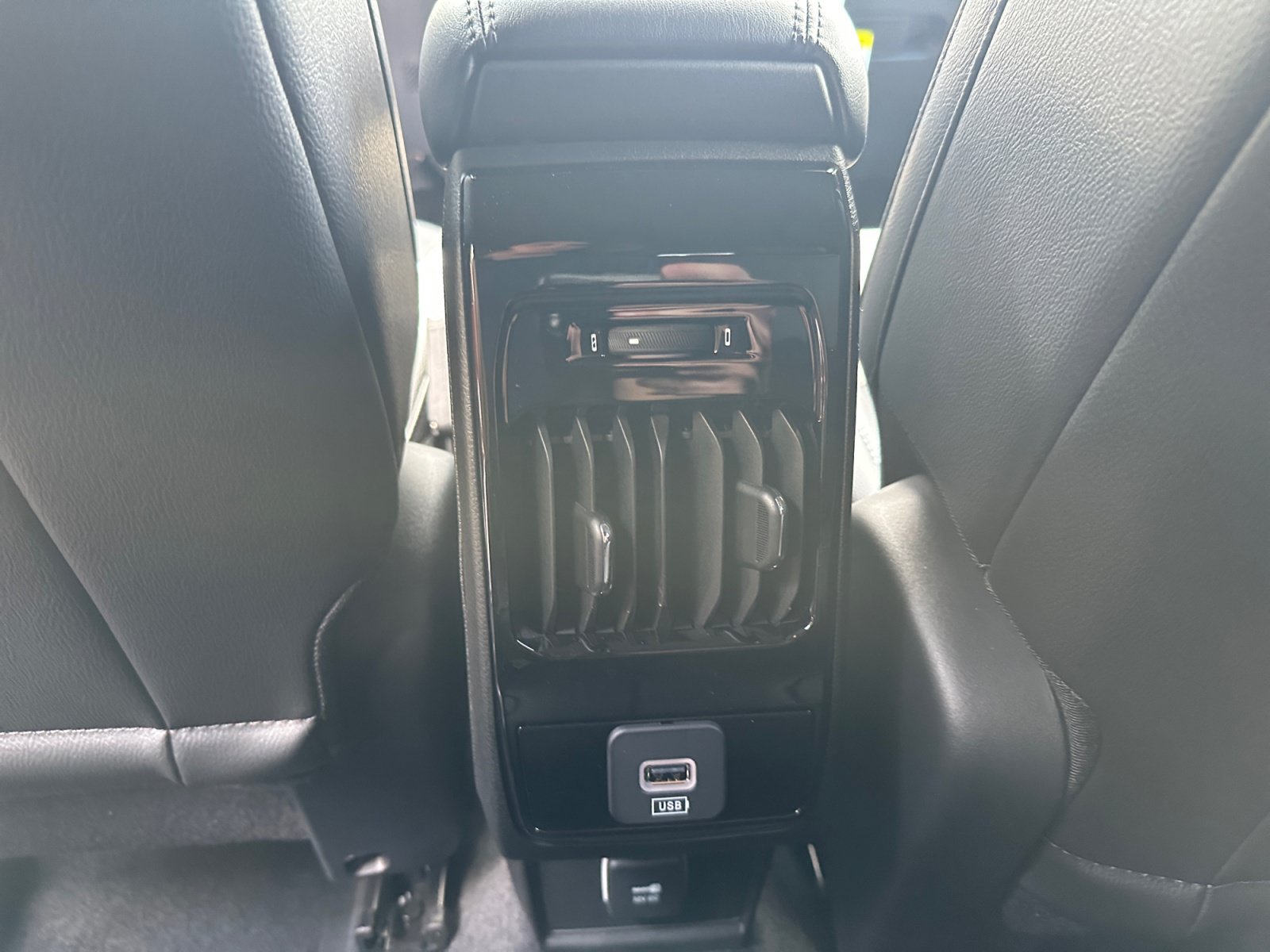 New 2026 Jeep Compass Latitude AWD/4WD image 32