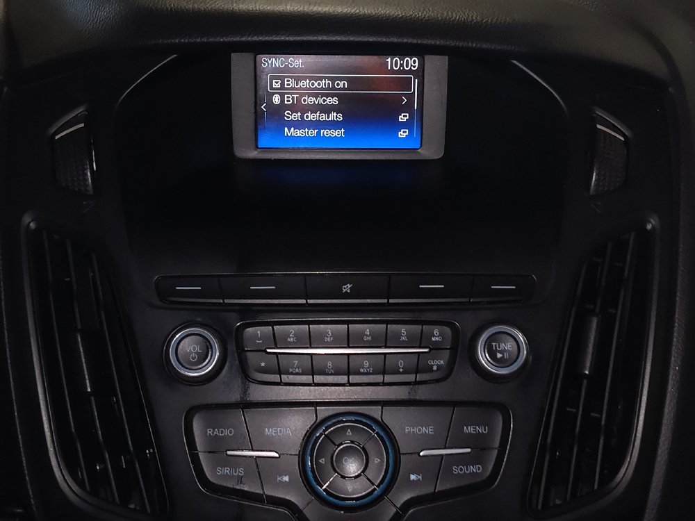 Used 2018 Ford Focus SE w/ SE Appearance Package FWD image 25