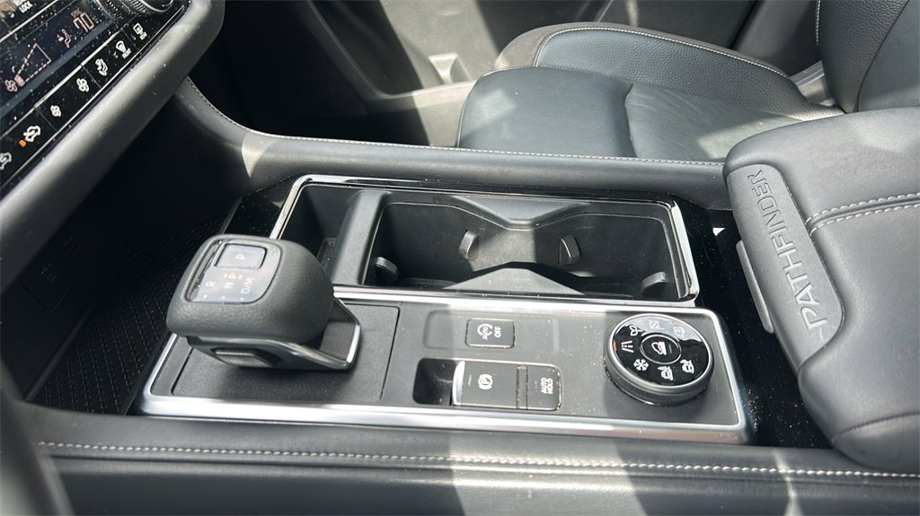 Used 2022 Nissan Pathfinder SL image 24