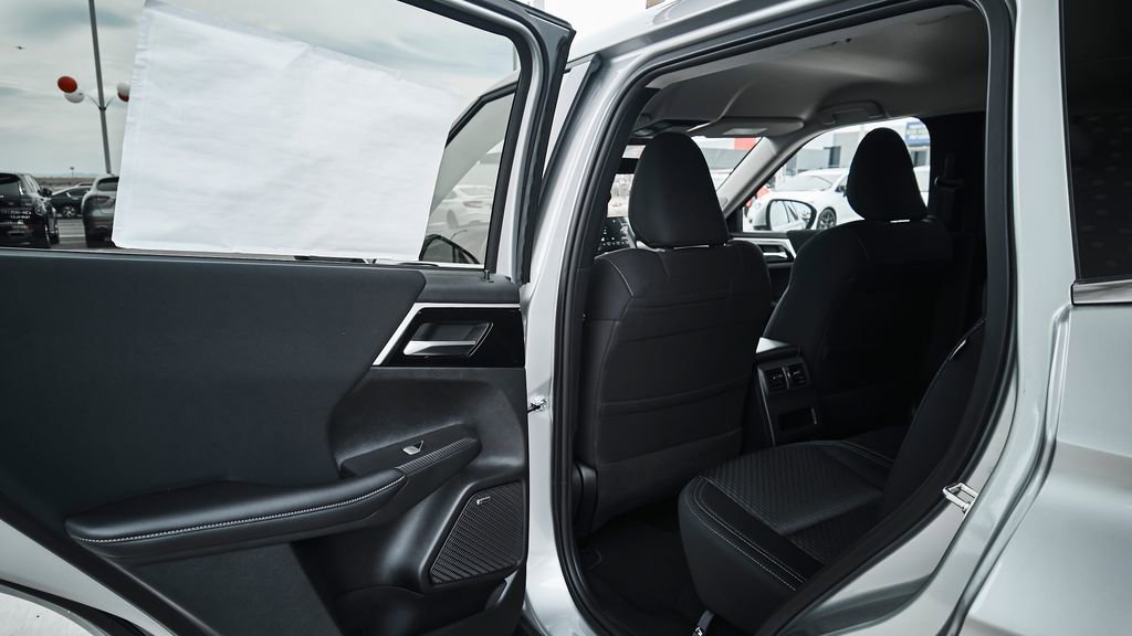 New 2026 Mitsubishi Outlander ES FWD image 14