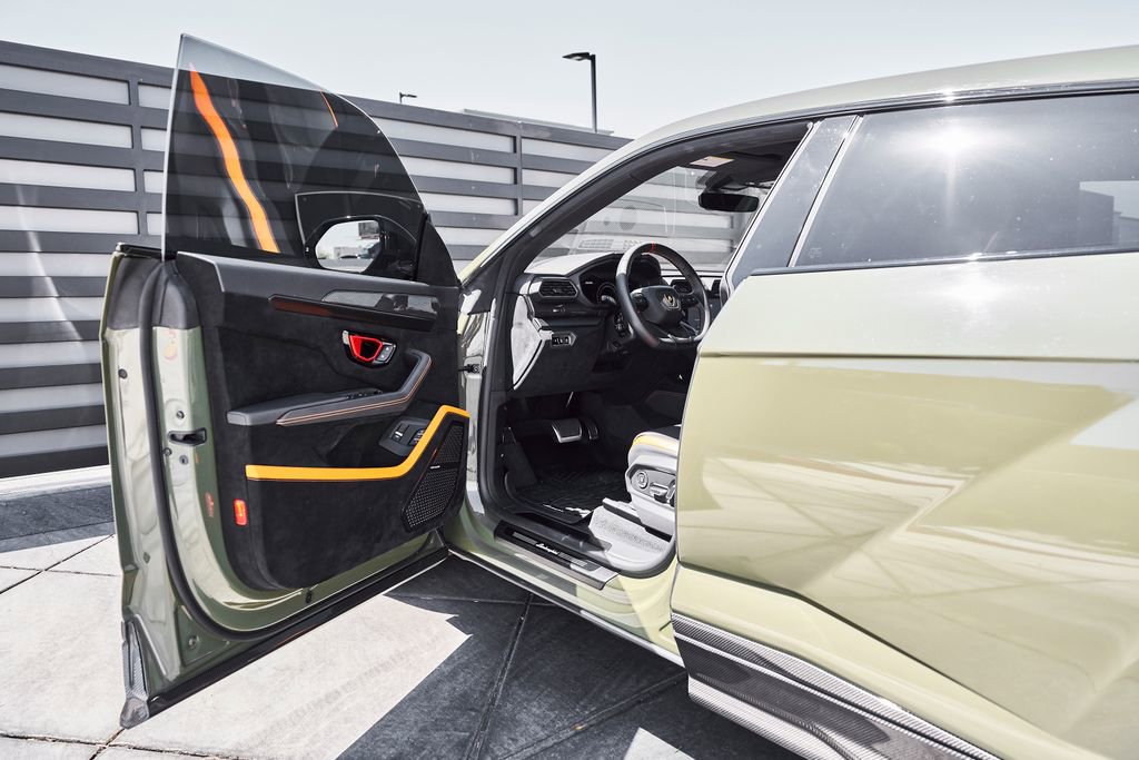 Used 2023 Lamborghini Urus Performante AWD/4WD image 38