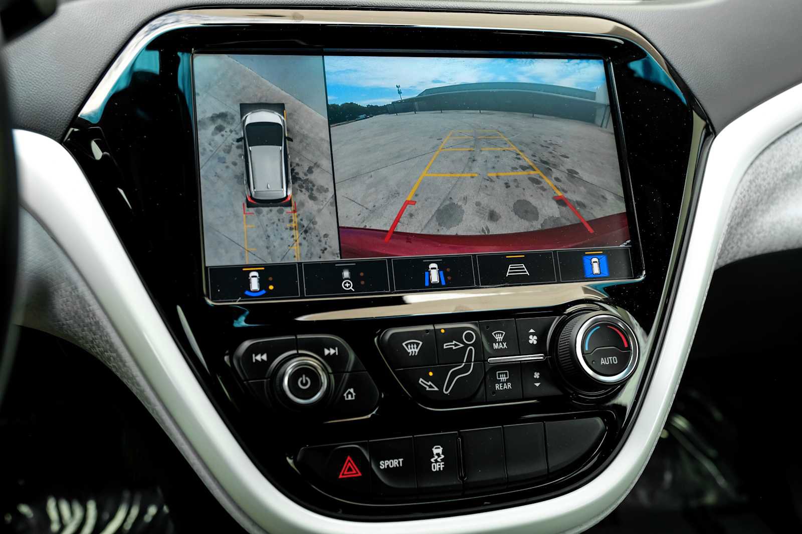 Used 2020 Chevrolet Bolt Premier w/ Infotainment Package image 22