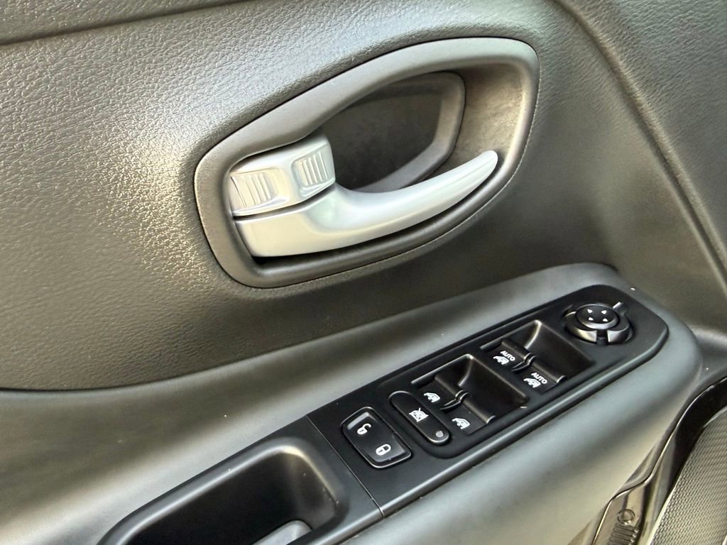Used 2023 Jeep Renegade Altitude image 12