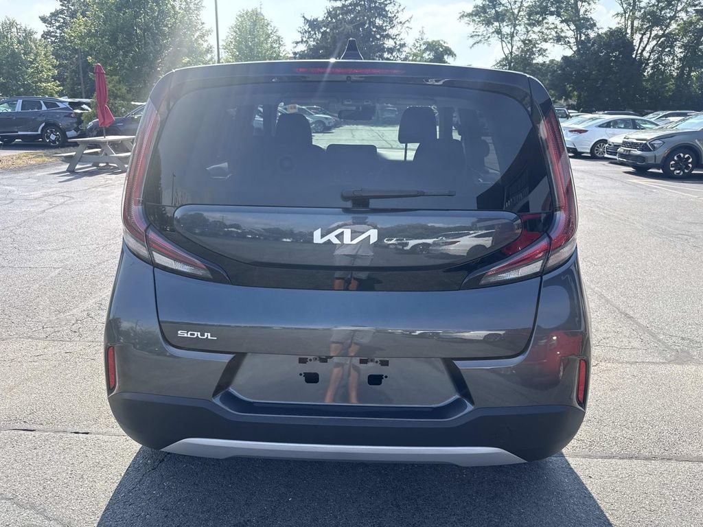 Used 2025 Kia Soul LX FWD image 4