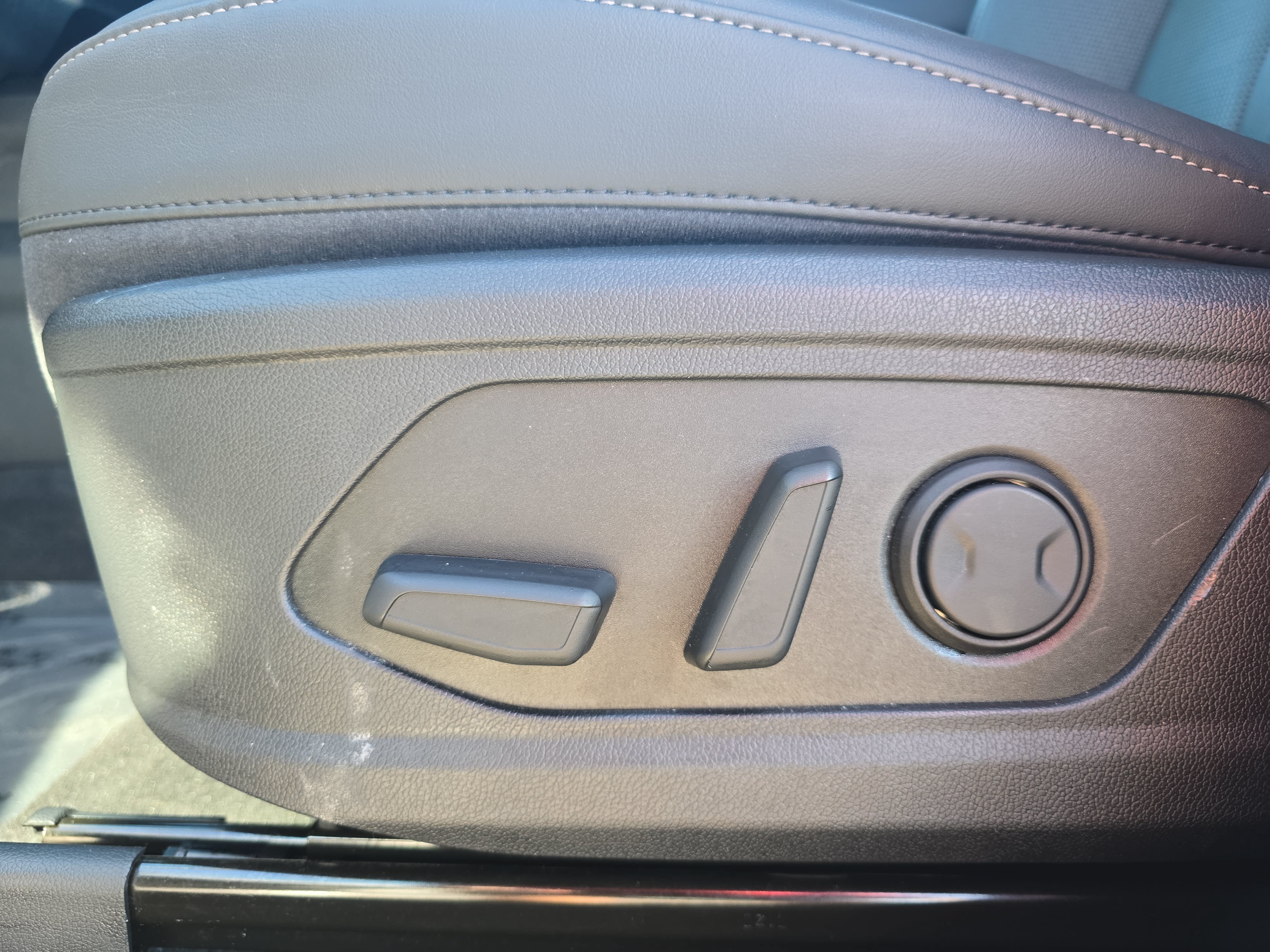 Used 2025 Kia Sorento S AWD/4WD image 26
