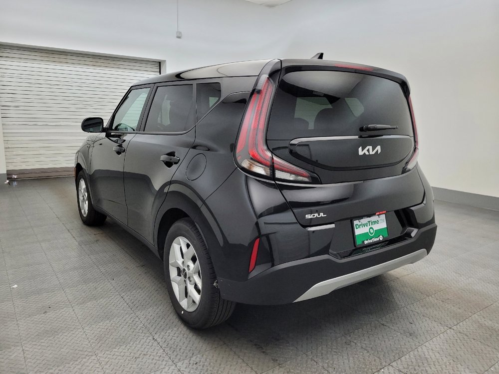 Used 2025 Kia Soul LX FWD image 5
