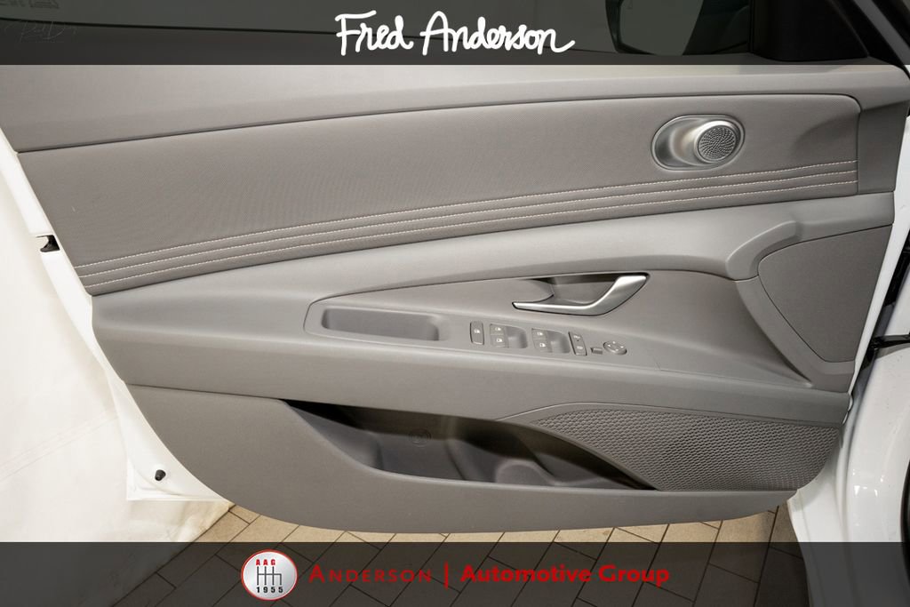Used 2025 Hyundai Elantra SEL FWD image 12