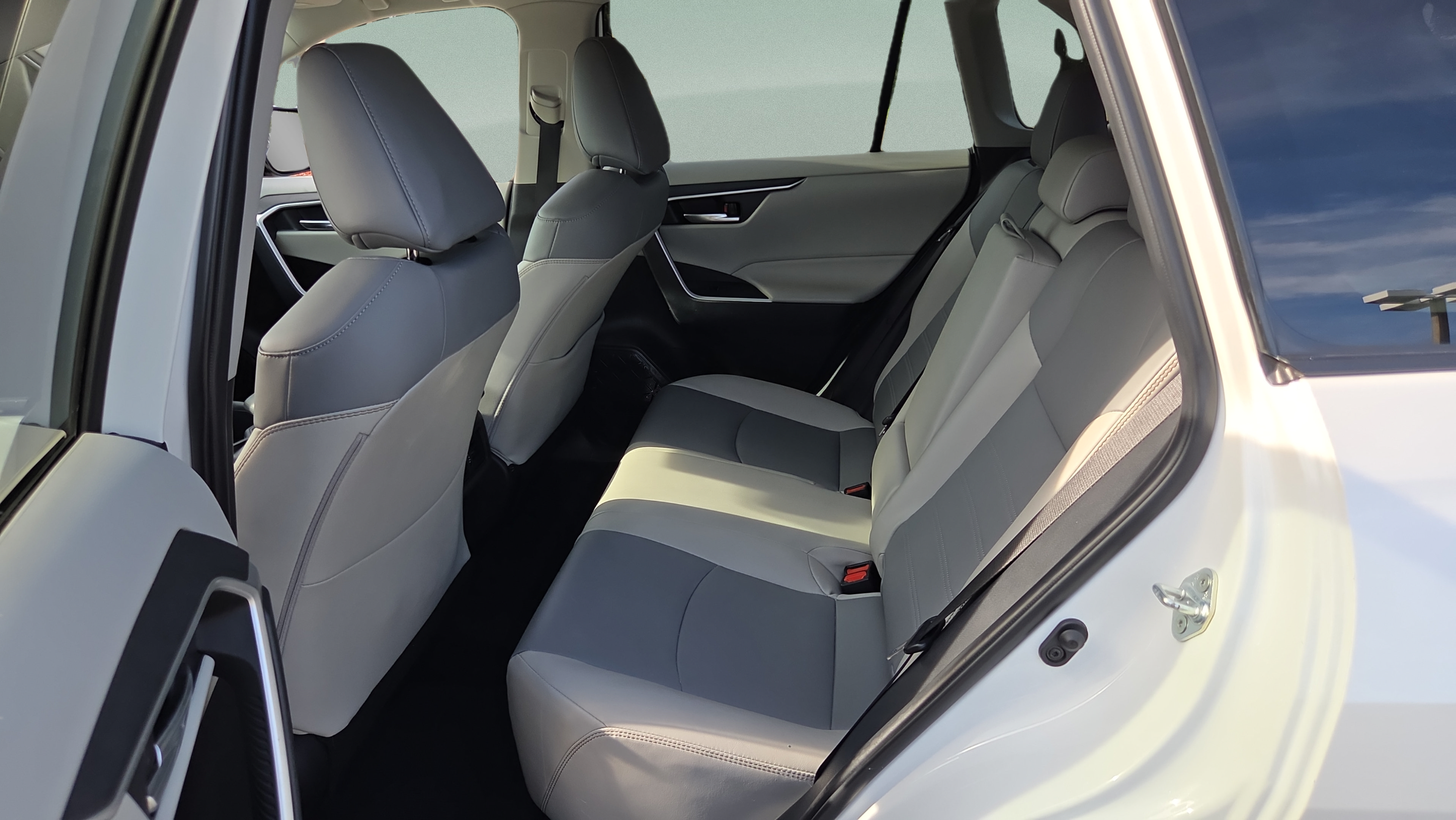 Used 2024 Toyota RAV4 XLE Premium w/ Weather Package FWD image 10