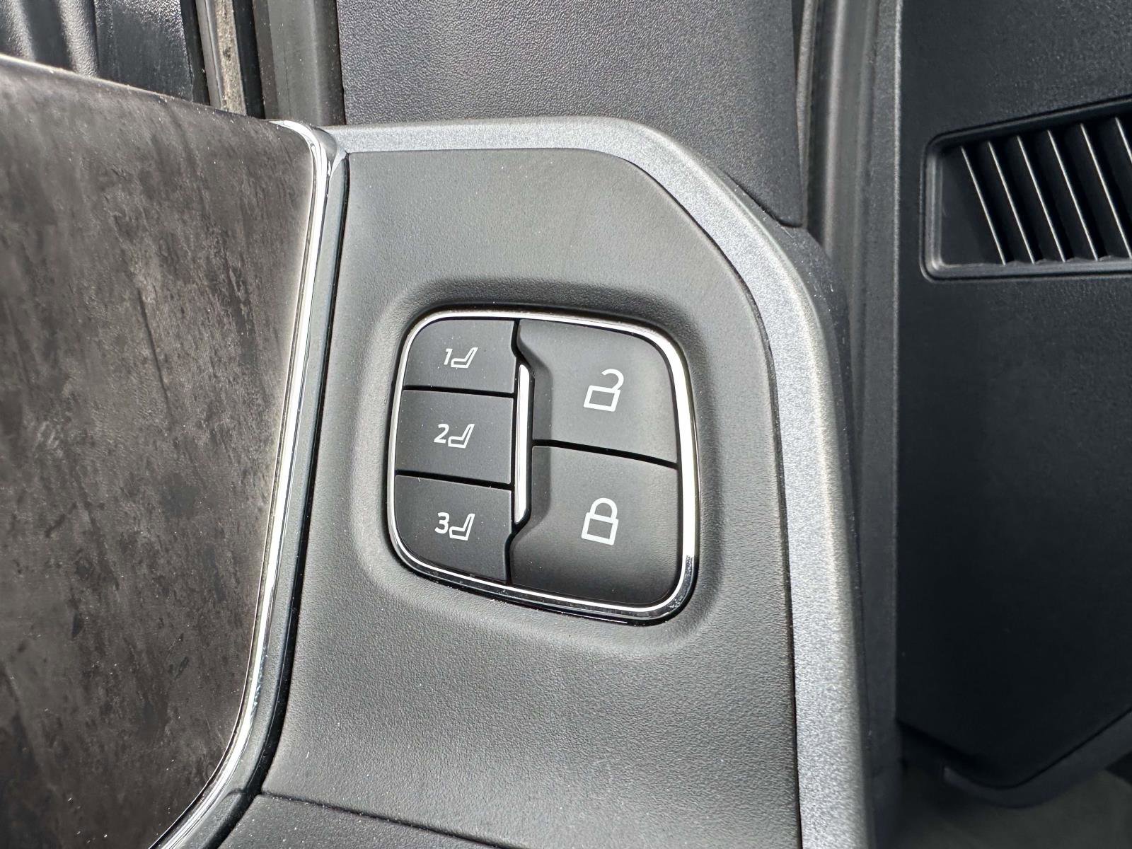 Used 2023 Ford F250 Lariat w/ Lariat Ultimate Package image 15