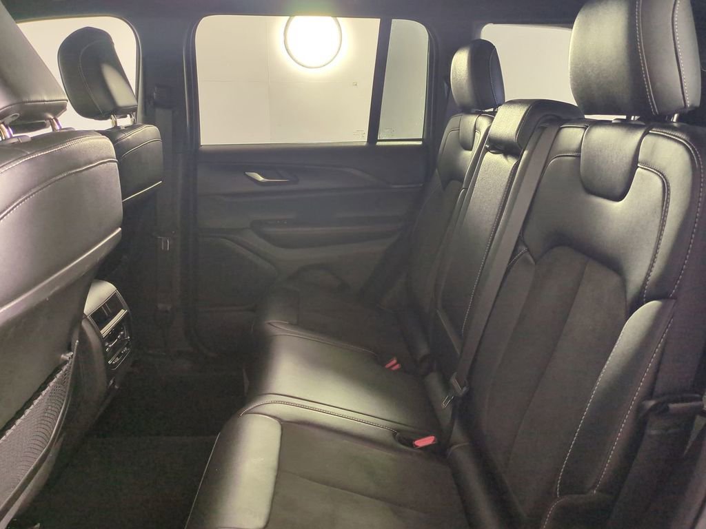 Used 2024 Jeep Grand Cherokee Altitude image 16