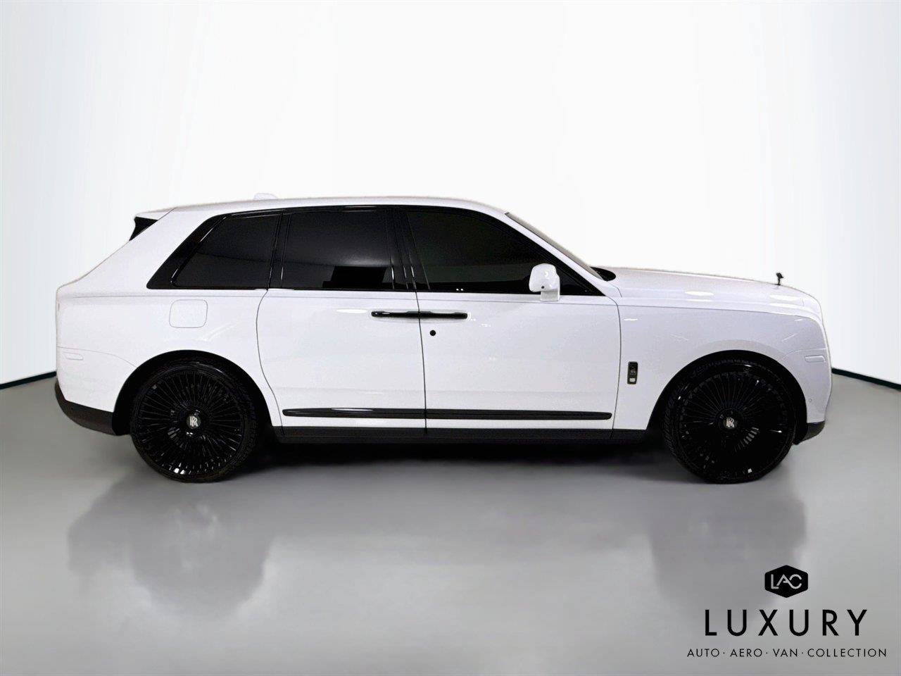 Used 2023 Rolls-Royce Cullinan Black Badge w/ Dark Exterior Package AWD/4WD image 5