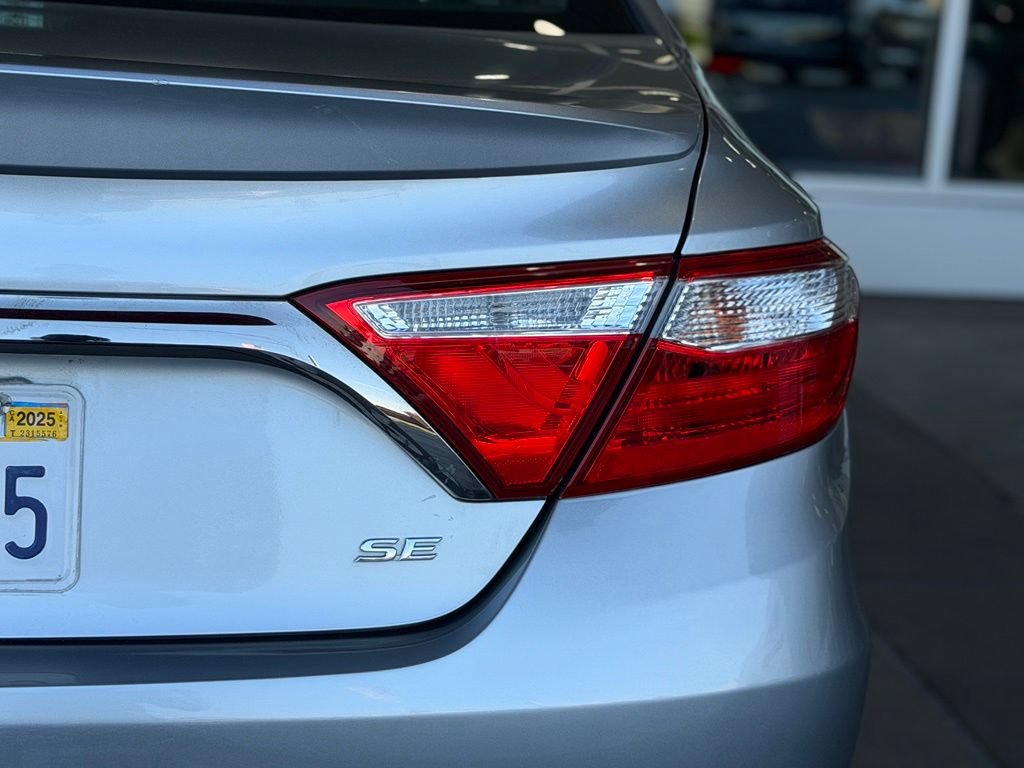 Used 2015 Toyota Camry SE FWD image 13